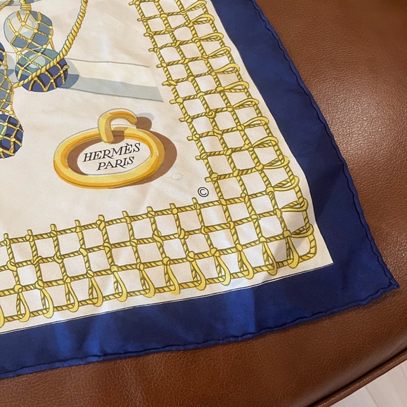 Rare Hermes large silk scarf - Picture 2 of 8